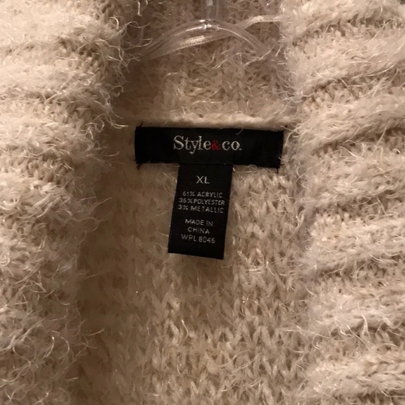 Warm ivory sweater vest wrap.  NWT.  Side pockets. - Picture 2 of 3